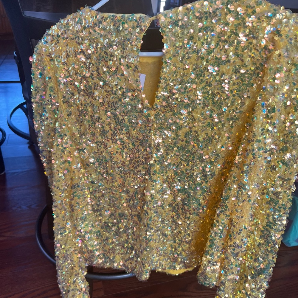 Brand New with Tags Endless Rose Yellow Iridescent Sequin Top Size S Retail $100 - Picture 2 of 3